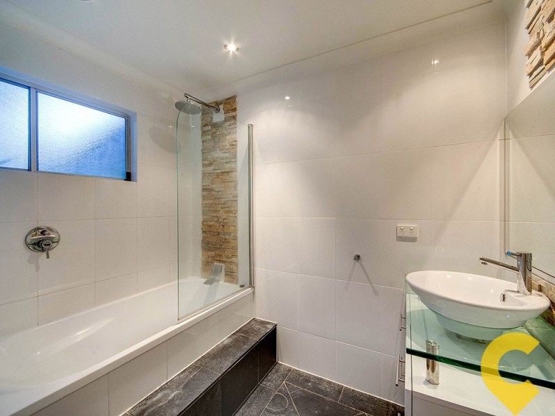 33 Yathong Court, Arana Hills QLD 4054