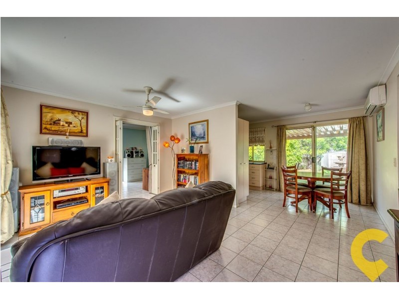 52 Bottlebrush Drive, Regents Park QLD 4118