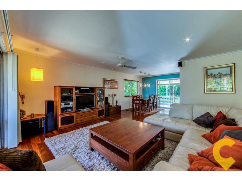 27 Kinloch Road, Daisy Hill QLD 4127