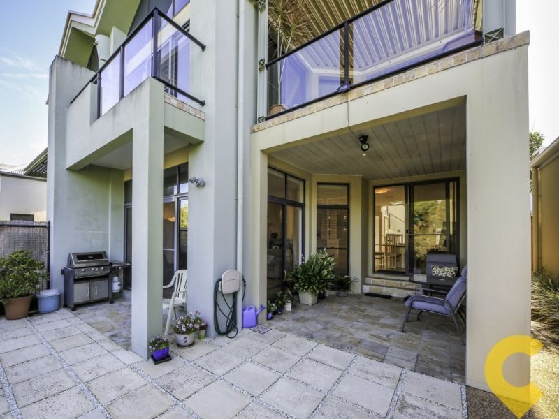 2002/1 The Vistas Drive, Carrara QLD 4211