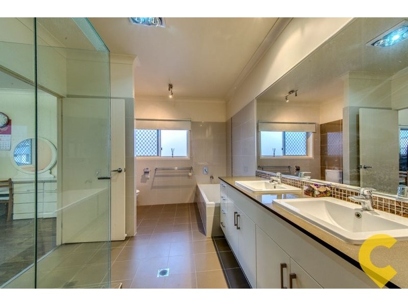 14 Hoop Pine Place, Sunnybank Hills QLD 4109