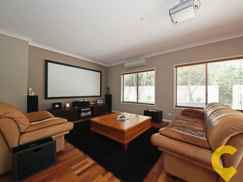 21 Forest Road, Cashmere QLD 4500