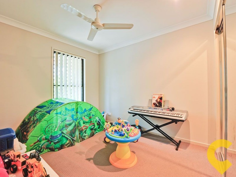 8 Sanctuary Parkway, Waterford QLD 4133