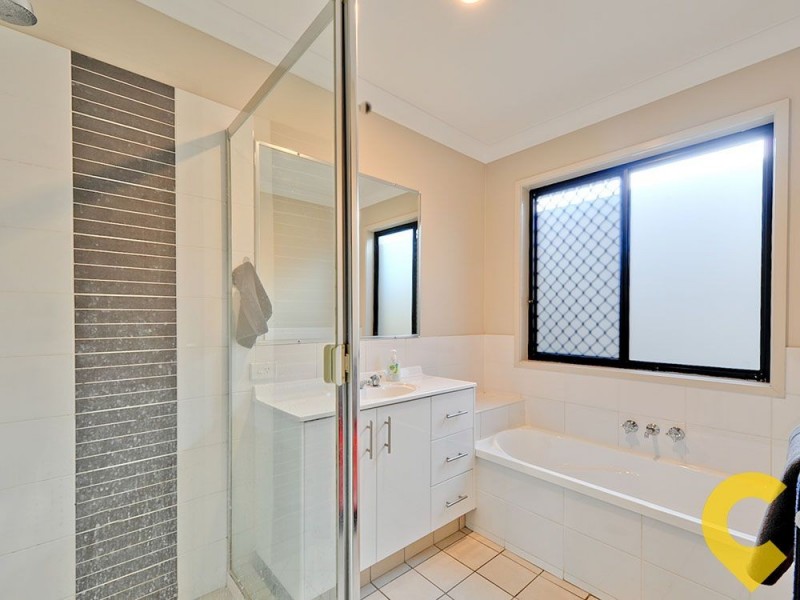 8 Sanctuary Parkway, Waterford QLD 4133