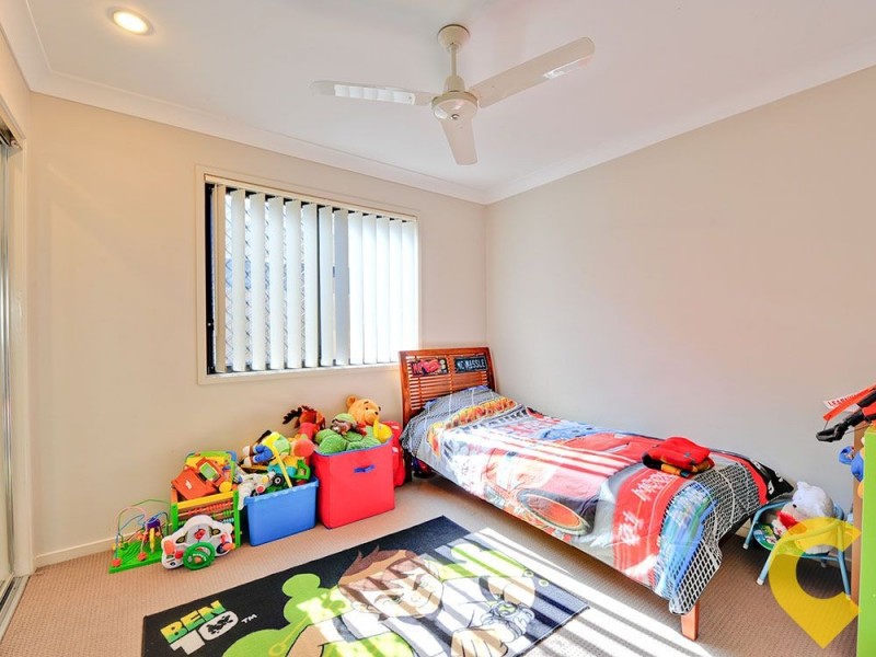 8 Sanctuary Parkway, Waterford QLD 4133