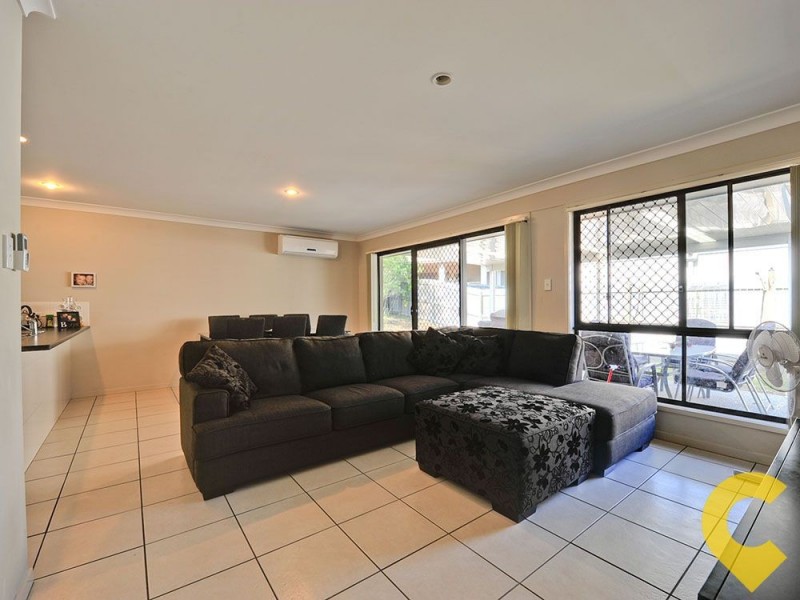 8 Sanctuary Parkway, Waterford QLD 4133