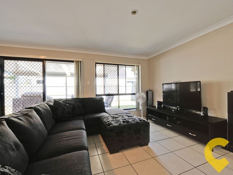 8 Sanctuary Parkway, Waterford QLD 4133