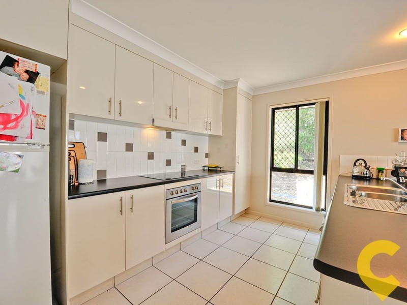 8 Sanctuary Parkway, Waterford QLD 4133