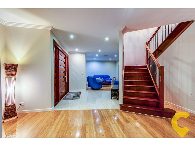 18 Hoop Pine Place, Sunnybank Hills QLD 4109