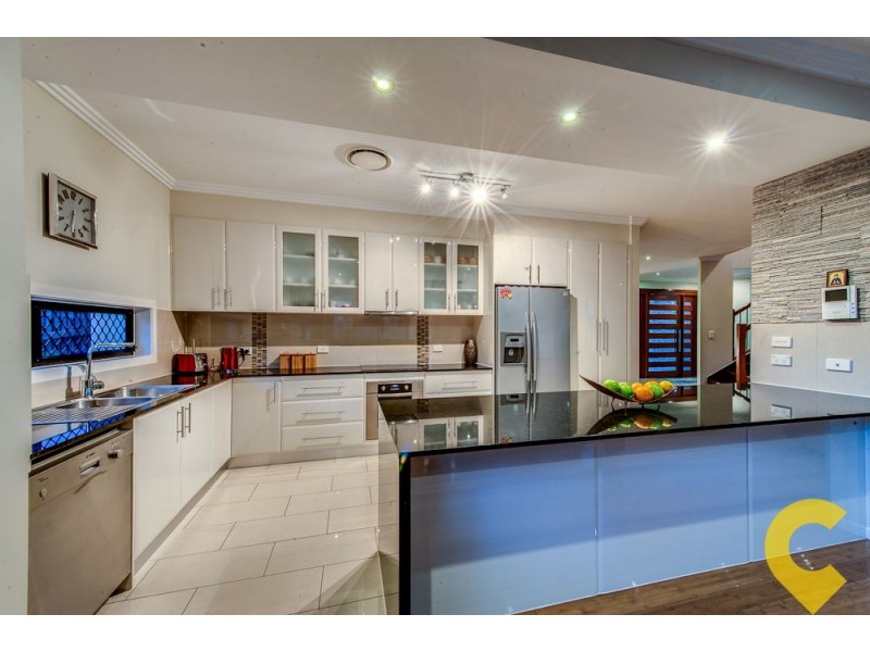 18 Hoop Pine Place, Sunnybank Hills QLD 4109