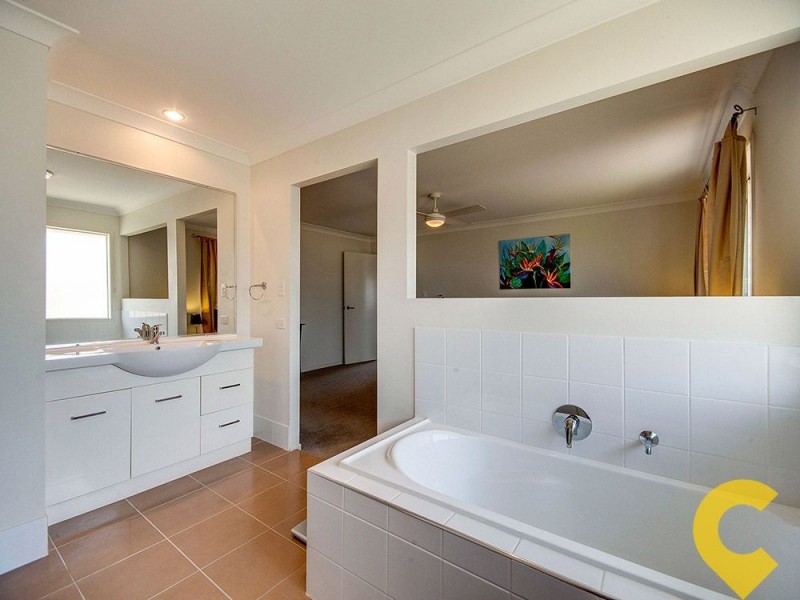 4 Crowe Close, Mcdowall QLD 4053