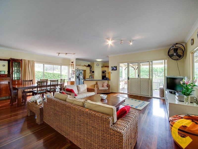 1 Springbook Court, Cashmere QLD 4500