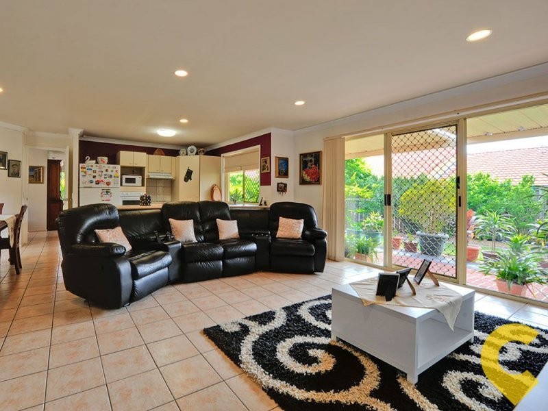 24 Samantha Street, Wynnum West QLD 4178