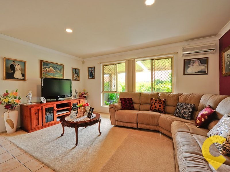 24 Samantha Street, Wynnum West QLD 4178