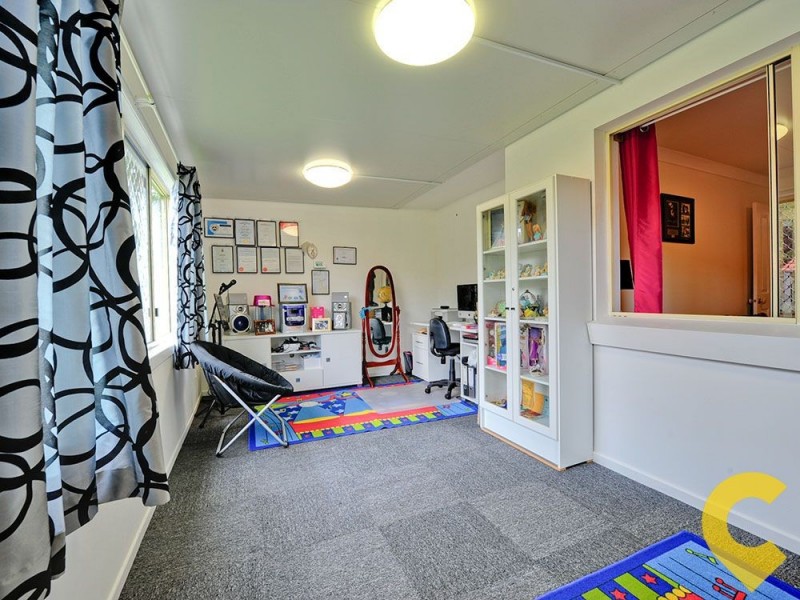 24 Samantha Street, Wynnum West QLD 4178