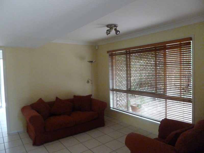 13 Hogan Place, Seventeen Mile Rocks QLD 4073