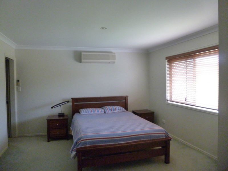 13 Hogan Place, Seventeen Mile Rocks QLD 4073