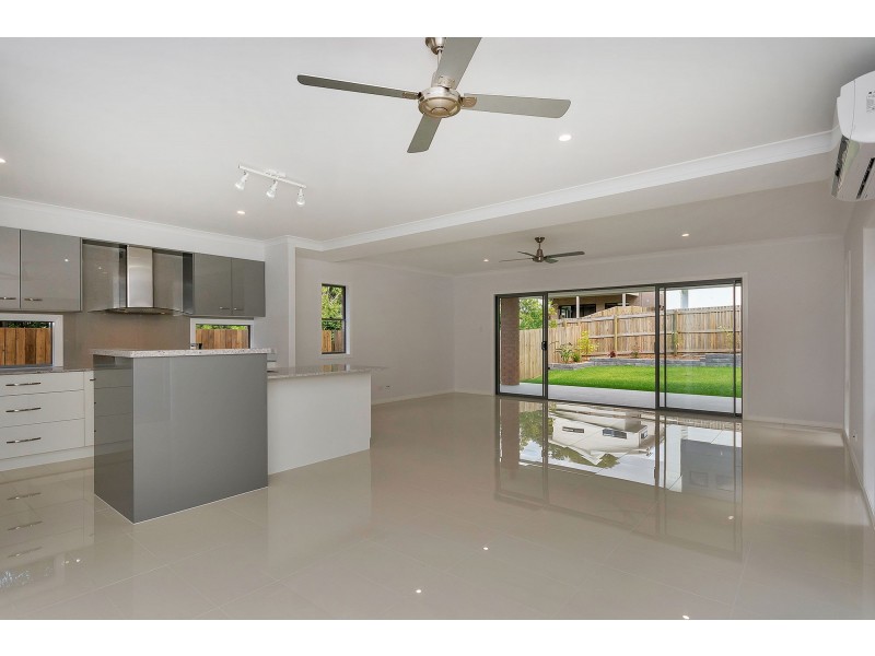 16 Howard Street, Oxley QLD 4075