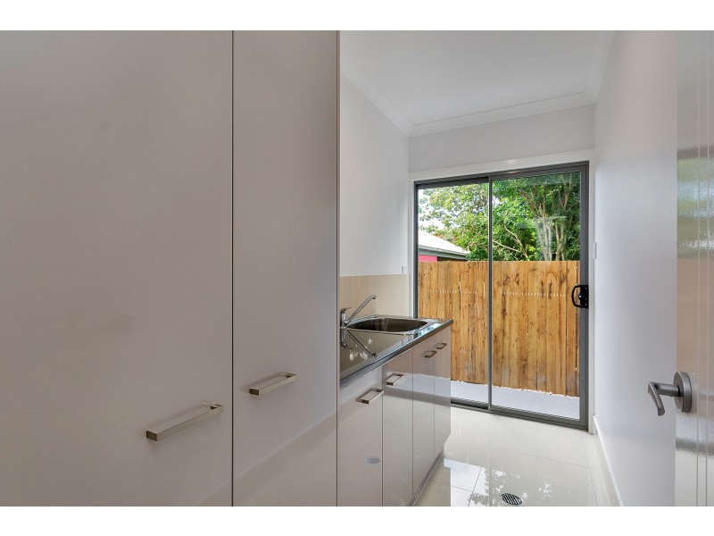 16 Howard Street, Oxley QLD 4075