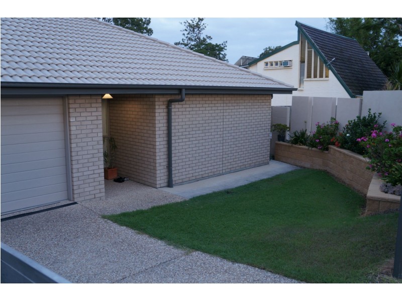 2 Greenview Street, Oxley QLD 4075
