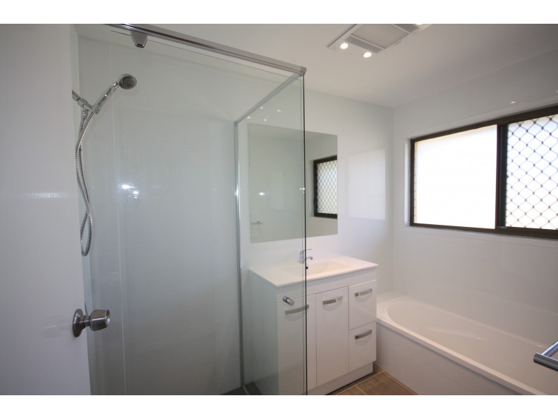 2 Gwydir St, Riverhills QLD 4074