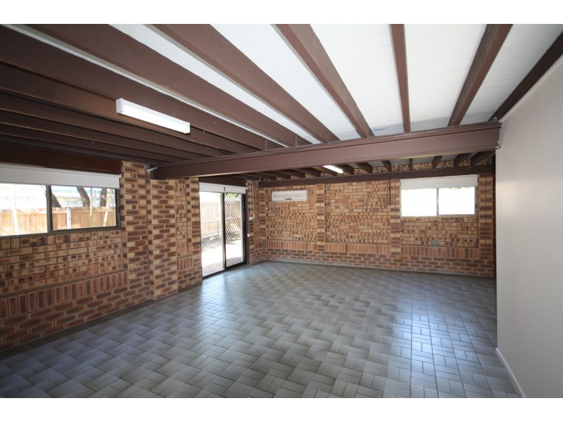 2 Gwydir St, Riverhills QLD 4074