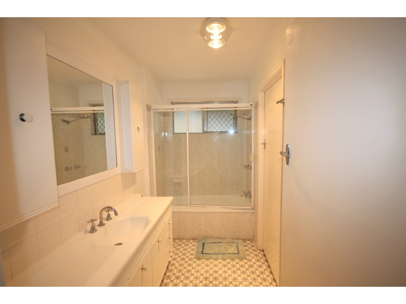 66 Brookfield Rd, Kenmore QLD 4069