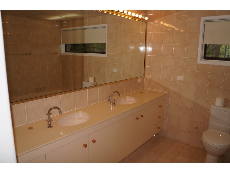 55 Sunset Rd, Kenmore QLD 4069