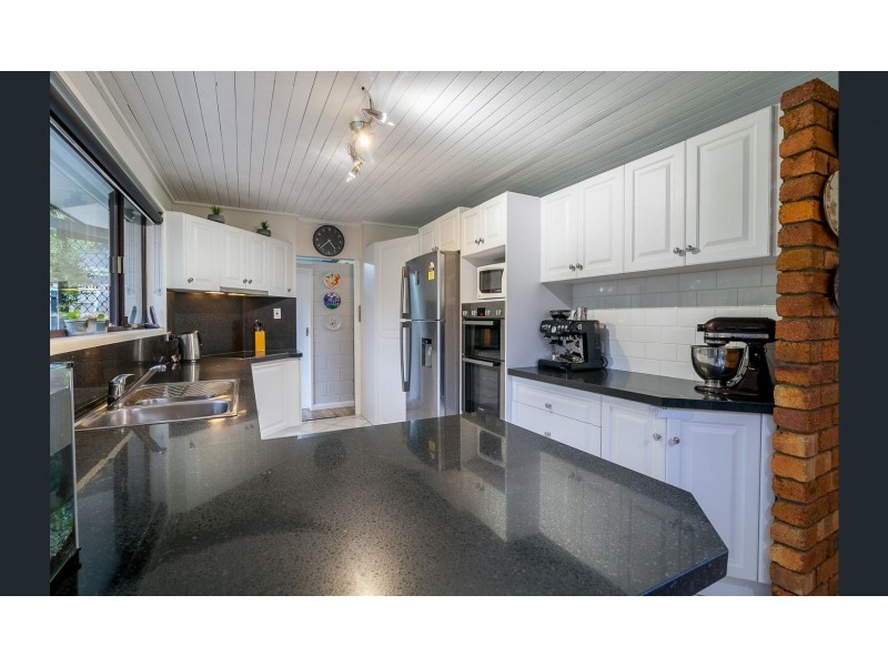 10 Hazelton St, Riverhills QLD 4074