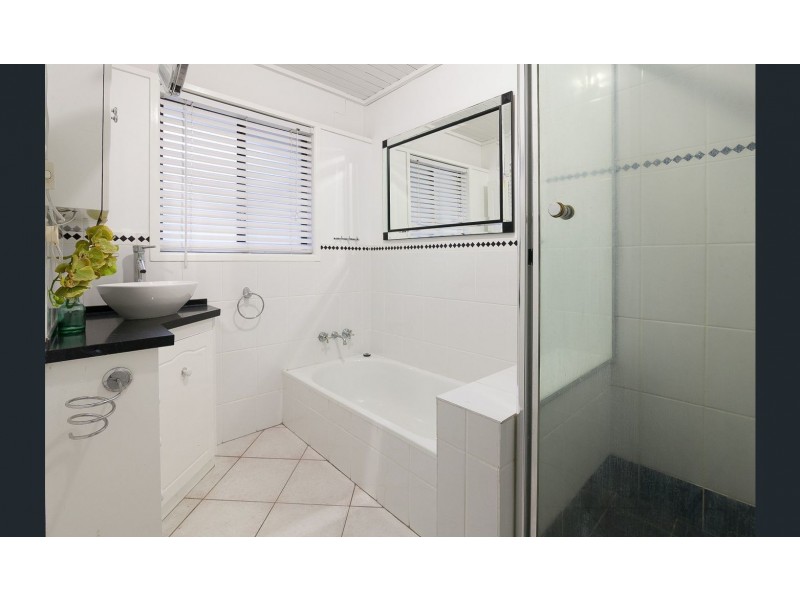 10 Hazelton St, Riverhills QLD 4074