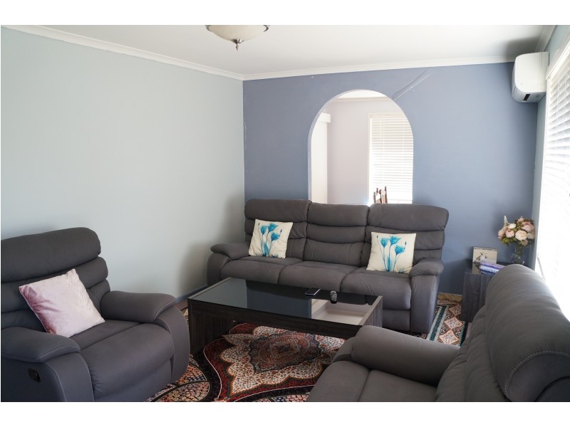 4 Flag St, Jamboree Heights QLD 4074