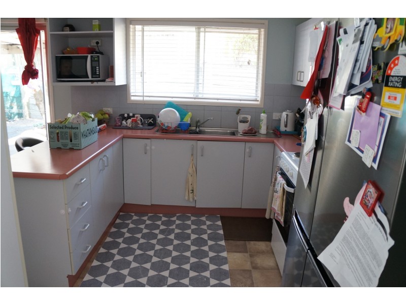 4 Flag St, Jamboree Heights QLD 4074