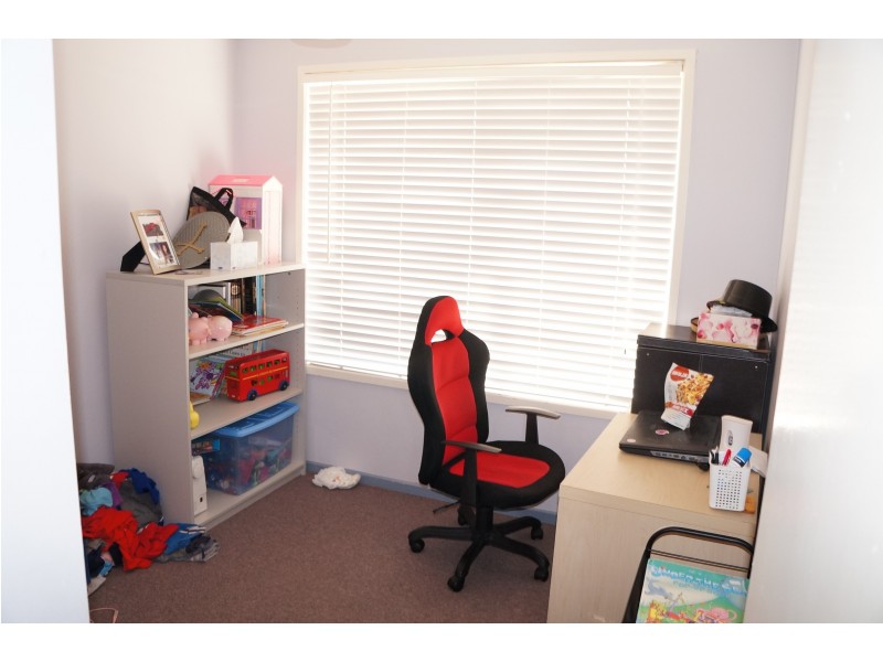 4 Flag St, Jamboree Heights QLD 4074