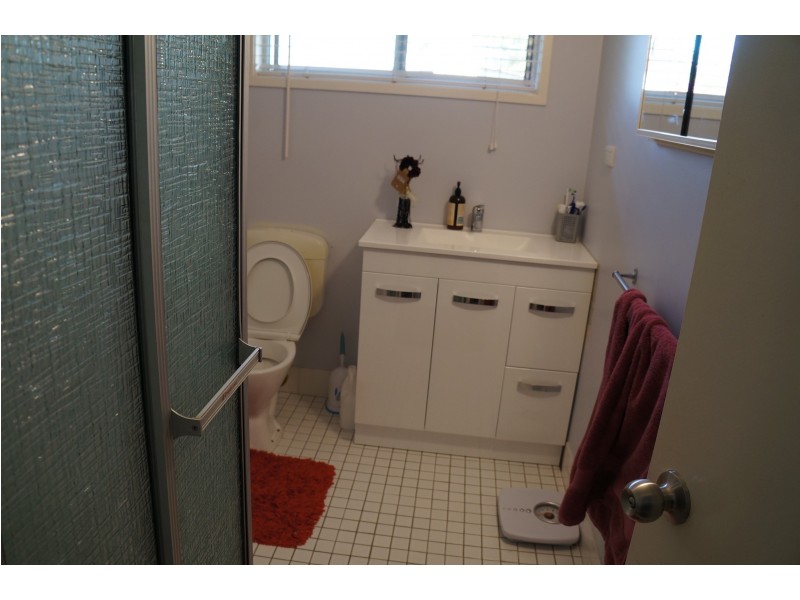 4 Flag St, Jamboree Heights QLD 4074