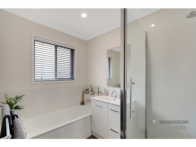 8 Yarle St, Riverhills QLD 4074