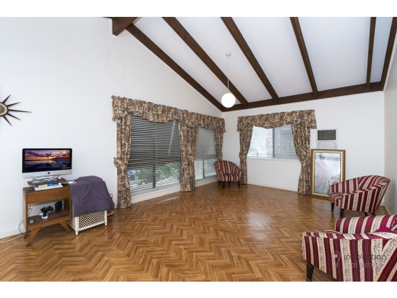 18 Woggle St, Jamboree Heights QLD 4074