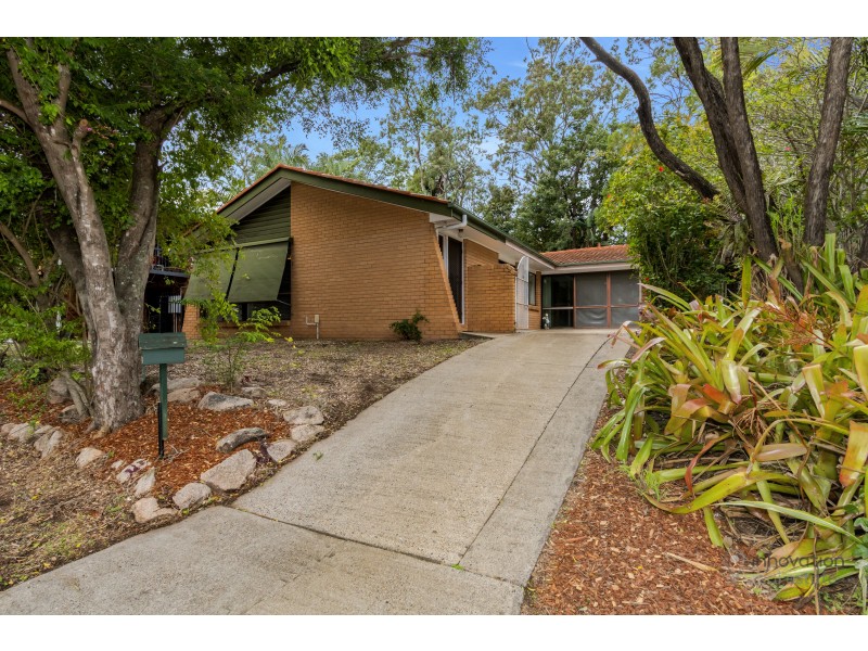 18 Woggle St, Jamboree Heights QLD 4074