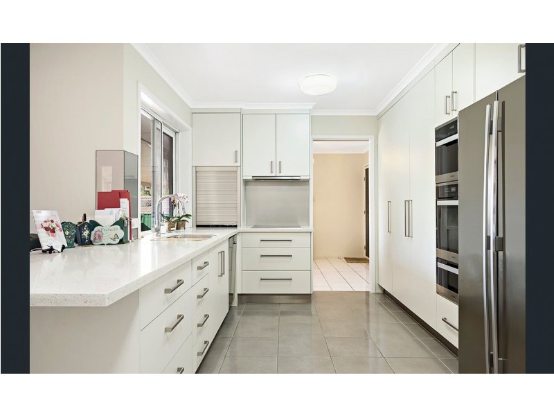 61 Drummond St, Sinnamon Park QLD 4073