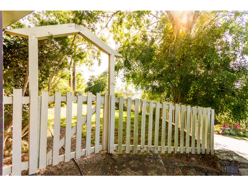 Mount Ommaney QLD 4074