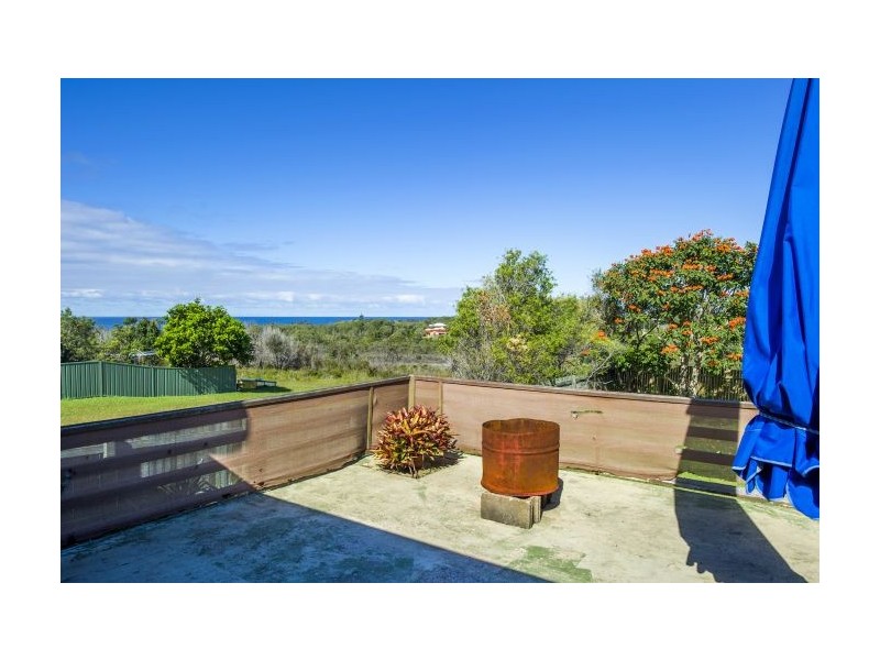 14 Ocean View Rd, Arrawarra Headland NSW 2456