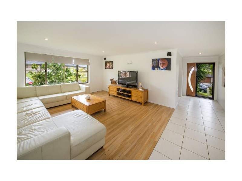 2 Beachcomber Close, Safety Beach NSW 2456