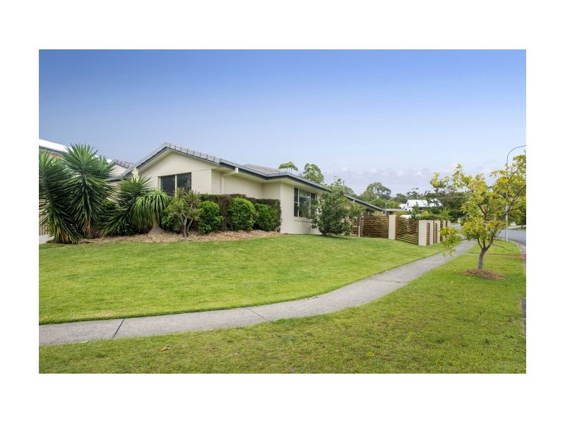 2 Beachcomber Close, Safety Beach NSW 2456