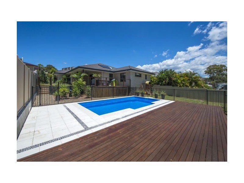 18 Vista Close, Woolgoolga NSW 2456