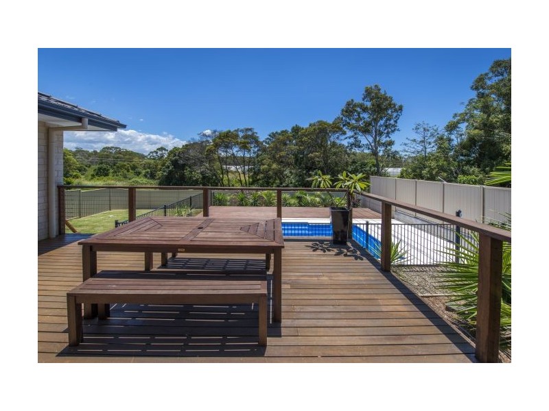 18 Vista Close, Woolgoolga NSW 2456
