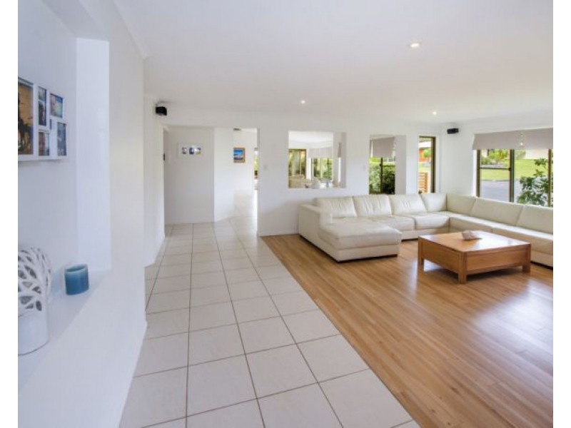 2 Beachcomber Close, Safety Beach NSW 2456