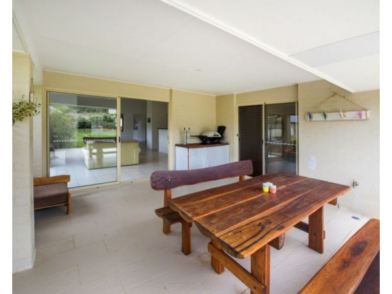 2 Beachcomber Close, Safety Beach NSW 2456