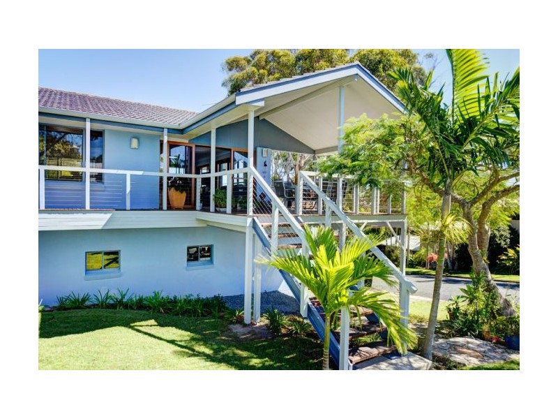 11 Ocean Drive, Safety Beach NSW 2456