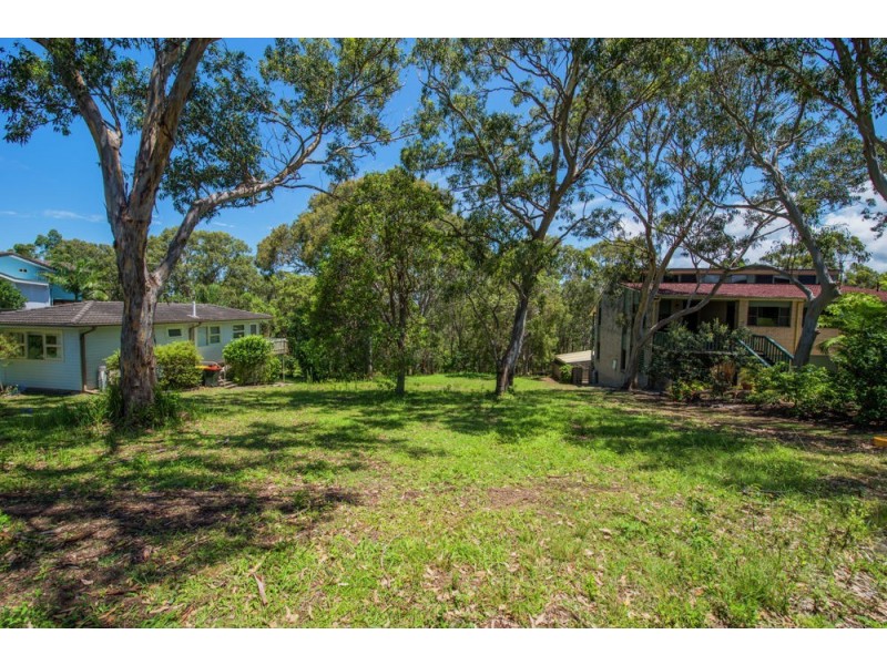32 Lake View Avenue, Safety Beach NSW 2456