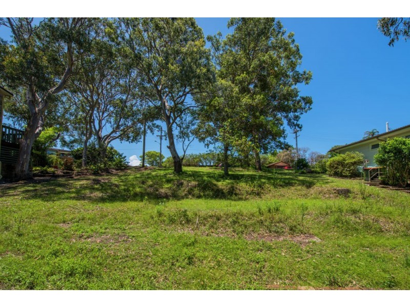 32 Lake View Avenue, Safety Beach NSW 2456