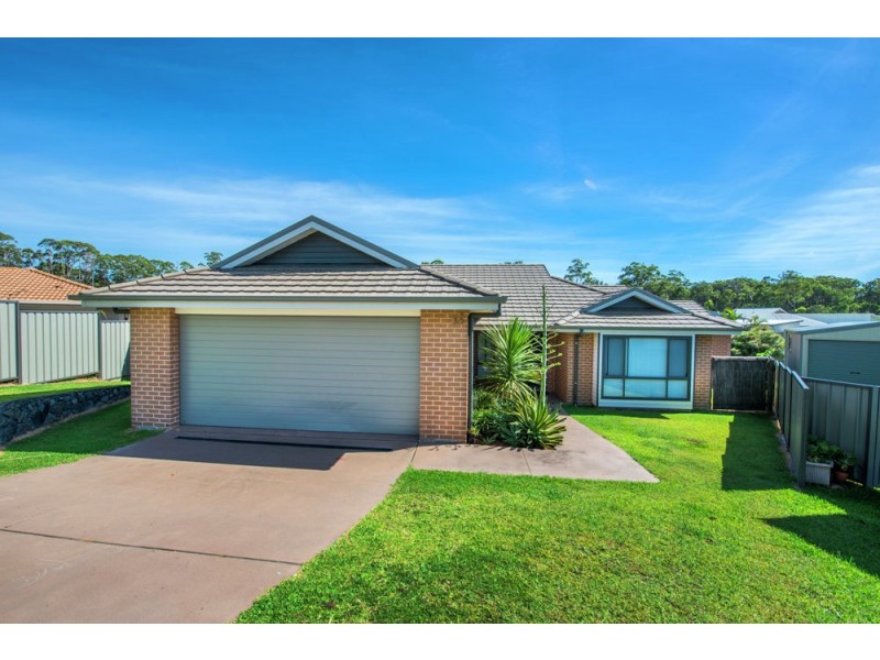 6 Reef Cove, Safety Beach NSW 2456